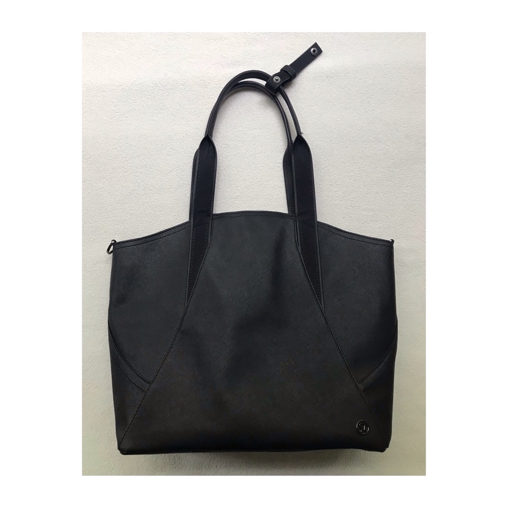 Lululemon All Day Tote
Black